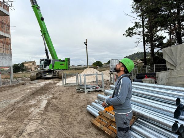 SENNEBOGEN_683_E_Telekran_funkgesteuerte_Rohbauarbeiten SENNEBOGEN_683_E_Telekran_funkgesteuerte_Rohbauarbeiten