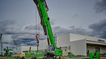 SENNEBOGEN telescopic crawler crane 6133 E assembly