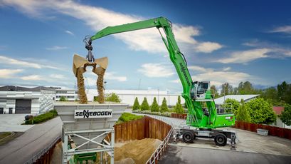 Umschlagbagger für Hafenumschlag SENNEBOGEN 835 G Hybrid Umschlagbagger Umschlagmaschine für Hafenumschlag SENNEBOGEN 835 G Hybrid Zweischalengreifer