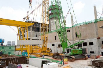 SENNEBOGEN Raupenkran Gittermastkran 7700 E Hochbau Tiefbau