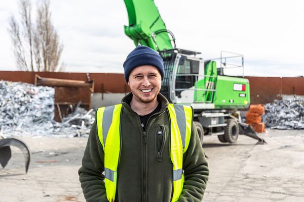 SENNEBOGEN 835G Hybrid – Use at recycling company