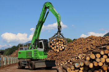 SENNEBOGEN Umschlagbagger Umschlagmaschine 735 Mobil Holzumschlag Rundholzplatz Sägewerk Holzgreifer Holzzange