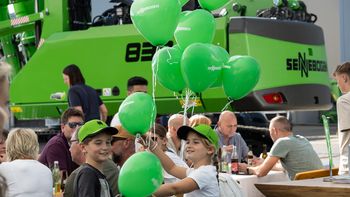 SENNEBOGEN Wackersdorf celebrates anniversary and Family Day