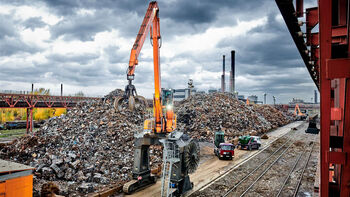 SENNEBOGEN material handler for scrap handling and port handling 840 E Crawler Gantry Electro / electro excavator