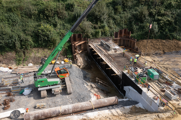 pick and carry crane along railway_SENNEBOGEN_telescopic crane_Belgium pick and carry crane along railway_SENNEBOGEN_telescopic crane_Belgium