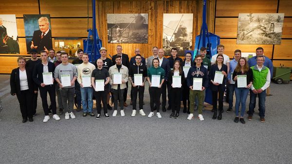 SENNEBOGEN: Azubi-Feier 2022 SENNEBOGEN: Azubi-Feier 2022