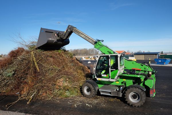 SENNEBOGEN 355 E, recycling centre, telehandler more flexible than wheel loader SENNEBOGEN 355 E, recycling centre, telehandler more flexible than wheel loader
