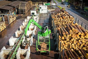 SENNEBOGEN 730 timber handling machine in Pick & Carry application with trailer, saw mill, Switzerland