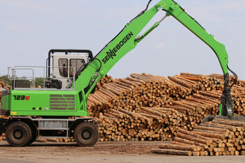 Holzumschlagbagger für Sägewerk SENNEBOGEN 723 E Holzumschlag