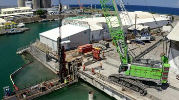 140 t duty cycle crane, SENNEBOGEN 6140 HD, Hydraulic engineering , Reconstruction of a quay in Reunion Island