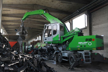 Kompakter Umschlagbagger SENNEBOGEN 818 E Mobil Schrottumschlag