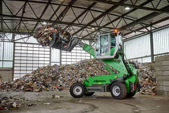 SENNEBOGEN Teleskoplader Telehandler 355 E Recycling Abfallwirtschaft Mülldeponie Entsorgungsbetrieb Niederhalterschaufel