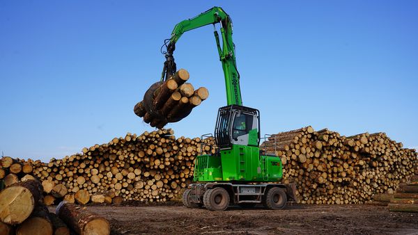 SENNEBOGEN 730 E-Sägewerk-Pick and Carry-Holzumschlag