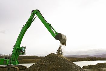SENNEBOGEN 855 E Hybrid - Kiesgewinnung