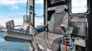 SENNEBOGEN 885 G Hybrid mit großzügiger Portcab bietet Komfort und Panorama-Ausblick auf den Arbeitsbereich.