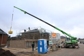 Telecrane SENNEBOGEN 613 E replaces slewing crane on construction site 