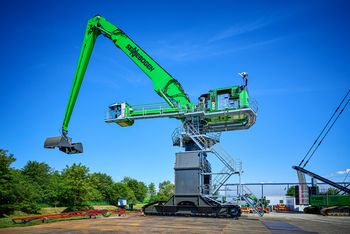 SENNEBOGEN 880 G 280-ton material handler for bulk and general cargo handling.