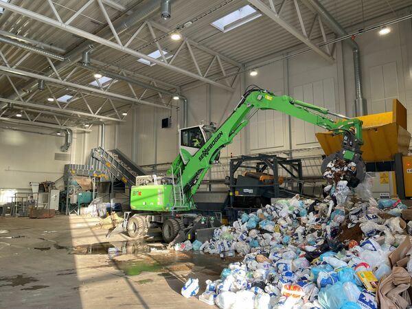 SENNEBOGEN 817 E waste disposal at Spitzbergen