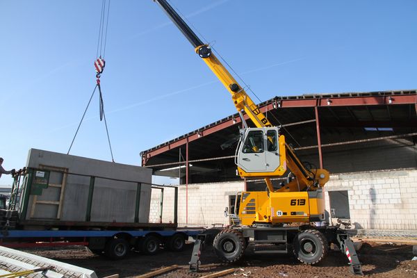 SENNEBOGEN 613 Mobil Teleskopkran Telekran Mobilunterwagen Hoch- und Tiefbau Hochbau