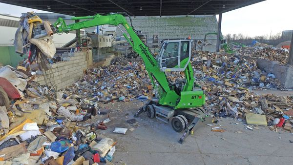 SENNEBOGEN material handler 817 E