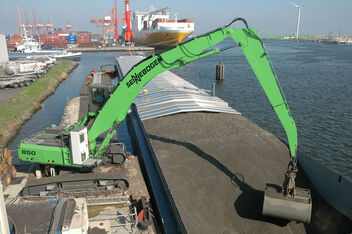 SENNEBOGEN 850 Crawler material handler for port handling Bulk cargo handling Ship loading