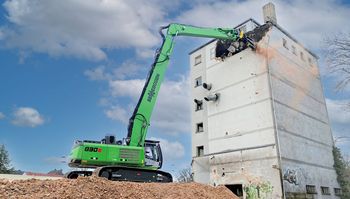 demolition with the 45 t demolition machine SENNEBOGEN 830 E