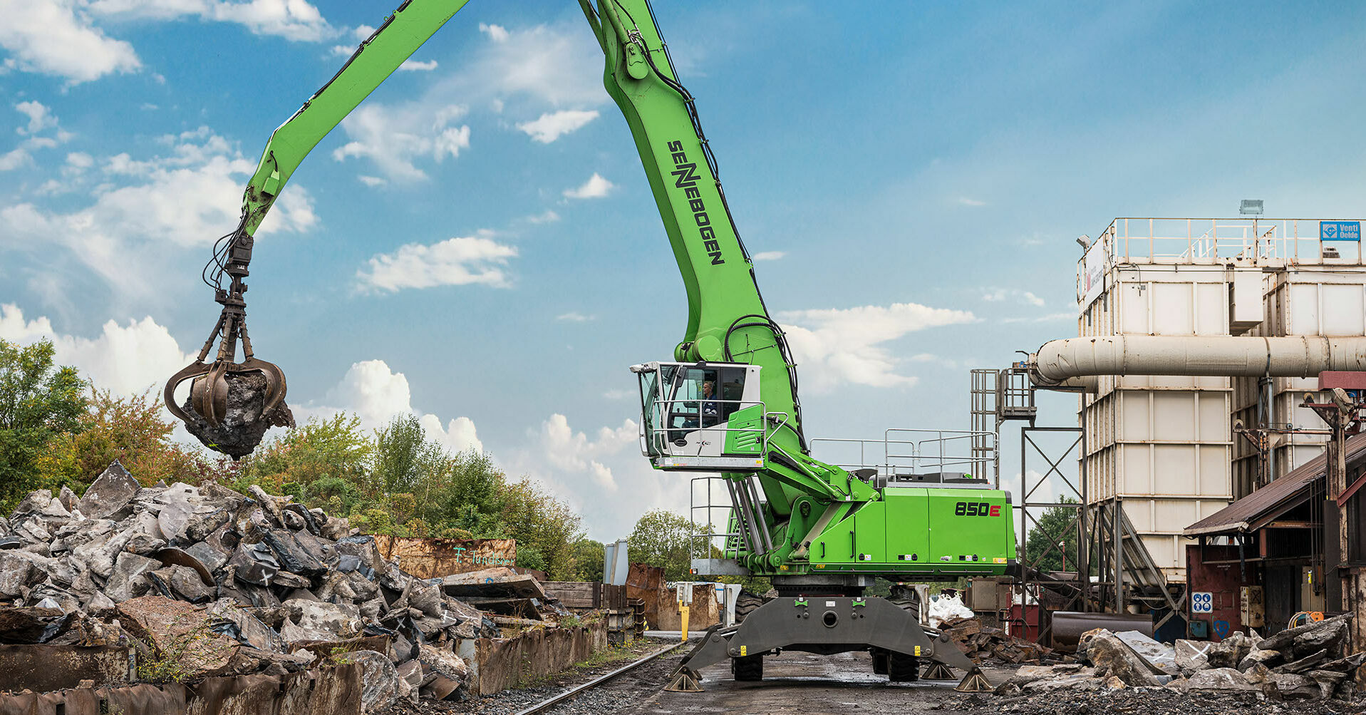 850 E material handler with high performance for scrap + port