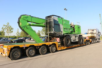 ick & Carry Umschlagbagger fürs Sägewerk SENNEBOGEN 735 E Mobil Holzumschlag