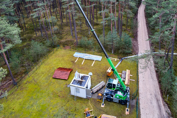 kompakter 16 t SENNEBOGEN Telekran im Brunnenbau