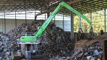 SENNEBOGEN 835 E Material handler handling scrap at a scrapyard