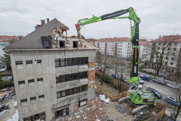 Download (300 dpi) SENNEBOGEN demolition material handler 870 E