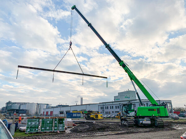 Port construction_SENNEBOGEN telecrane_Straubing_port_quay_pile_wall