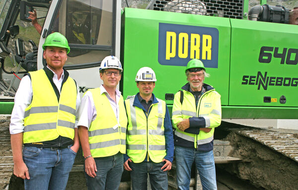 40 t SENNEBOGEN duty cycle crane supports construction work 2,200 m above sea level