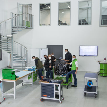 SENNEBOGEN Academy, introduction of our own Cummins engine training courses