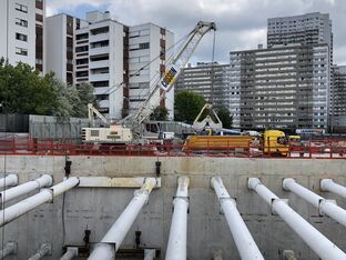 Duty cycle crane SENNEBOGEN 655 Crawler special below ground construction with clamshell grab