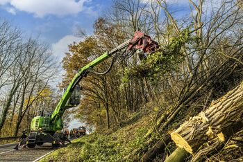 tree care handler, SENNEBOGEN 718, Traffic safety by road maintenance