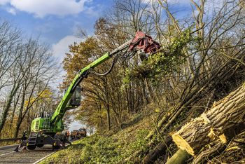 tree care handler, SENNEBOGEN 718, Traffic safety by road maintenance