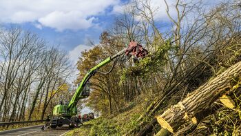 Fällbagger, SENNEBOGEN 718, Verkehrssicherung durch Straßenmeisterei