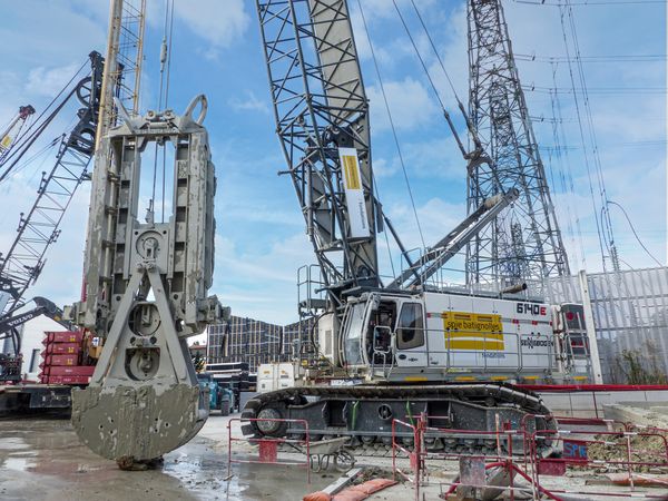 SENNEBOGEN 6140 HD, 140 t duty cycle crane with diaphragm wall grab, France SENNEBOGEN 6140 HD, 140 t duty cycle crane with diaphragm wall grab, France