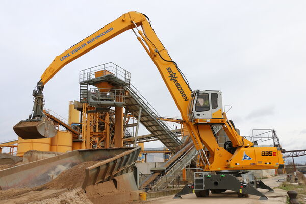 SENNEBOGEN material handler 835 E
