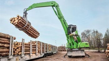 SENNEBOGEN 835 timber handling machine with trailer pulls 80 t of logs at Schwaiger sawmill