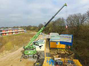 SENNEBOGEN kompakter und flexibler Telekran Teleskopkran 613 Hochbau