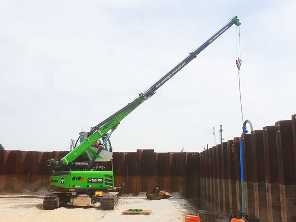 Raupentelekran SENNEBOGEN 613 E beim Großbauprojekt 