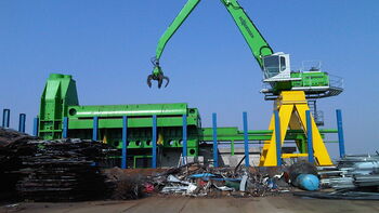 Auf hohen Beinen: SENNEBOGEN Umschlagmschine 860 Elektro bei Bandinelli