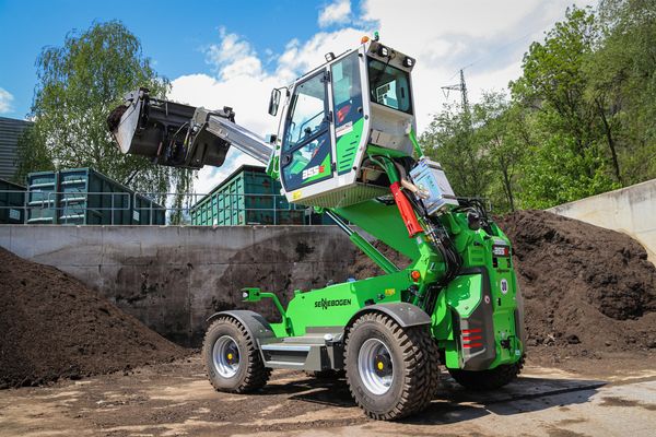 SENNEBOGEN Teleskoplader 355 E mit hochfahrbarter Kabine, Abfallrecycling, Österreich