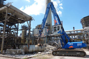 SENNEBOGEN 830 E Crawler demolition excavator – Industrial demolition