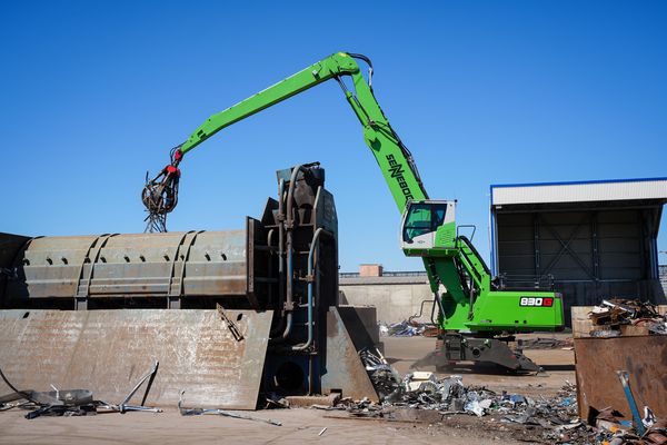 830 G - Sorting and loading in scrap recycling