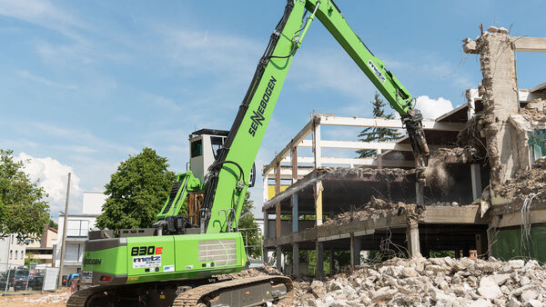 SENNEBOGEN 830 demolition Longfront