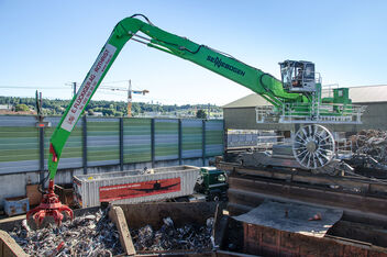 SENNEBOGEN 835 Electro Material handler for scrap, timber and ports Rails scrap handling