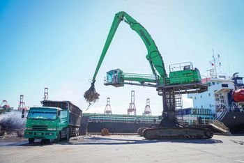 SENNEBOGEN 870-Umschlagbagger Hafen in Taiwan-Stauerei SENNEBOGEN 870-Umschlagbagger Hafen in Taiwan-Stauerei